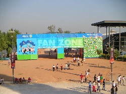 Eingang zur Fan Zone (mit Großbildleinwand)