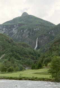 Der Wasserfall Rjoandefossen