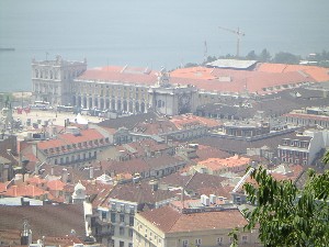 Blick vom Castelo Sao Jorge auf den Praca Comercio